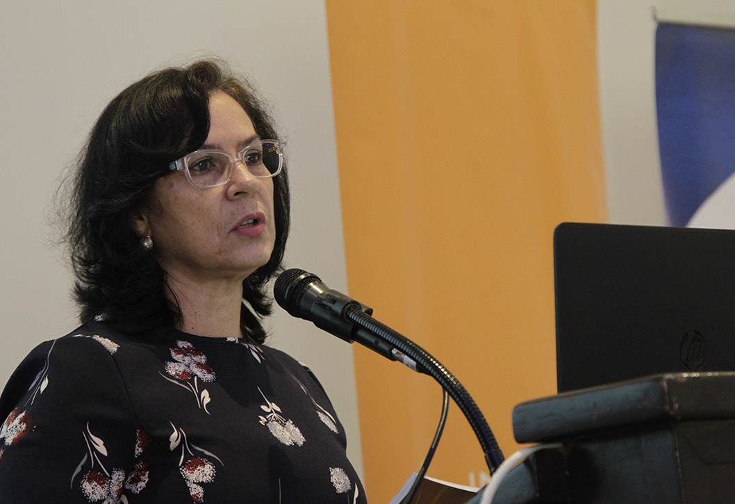 Irma Sandoval La investigadora del Idespo-UNA Mag. Irma Sandoval en su estudio comprobó que las mujeres dedican menos tiempo libre y más tiempo al trabajo en otros hogares por semana con respecto a los hombres (foto Denis Castro).
