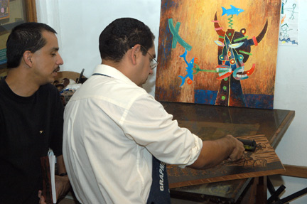 Hernán Arévalo trabajando