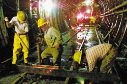 Trabajadores del ICE en Túnel