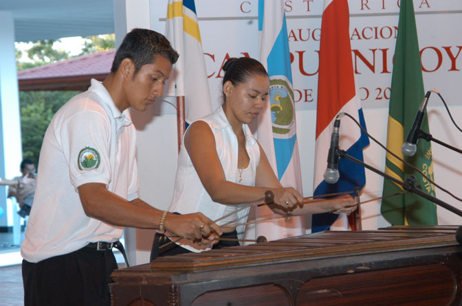 Tocando Marimba