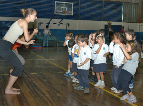 Niños haciendo deporte