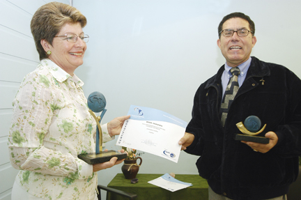 La M.Sc. Mayra Rodríguez Solís y el Prof. German Cedeño Volkmar