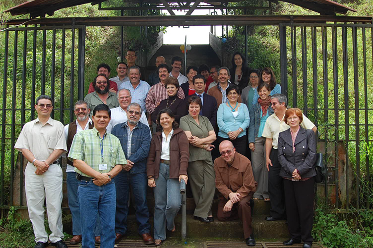 Autoridades Universitarias posando