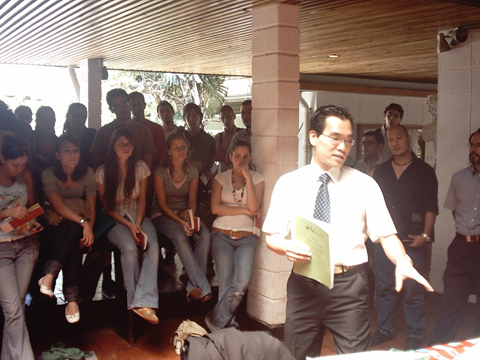 Dr. Ho-Wen Yang y estudiantes
