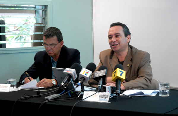 Edgar Gutiérrez y Johnny Madrigal en conferencia de prensa