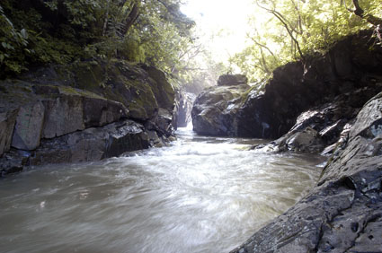 Poza en río