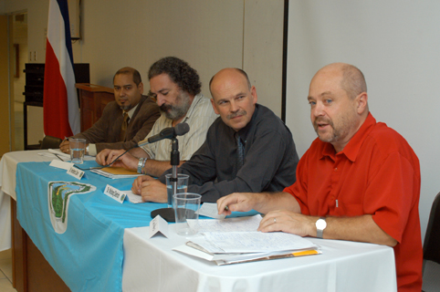 El Dr. Ronny Viales de la UCR moderador de estas jornadas, junto a los comentarista doctores …