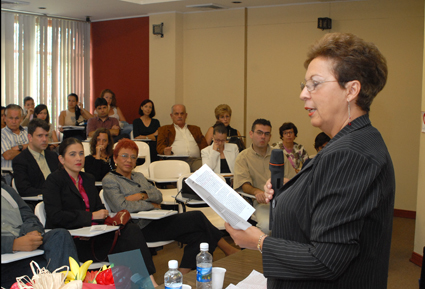 Sonia Jones leyendo el ensayo