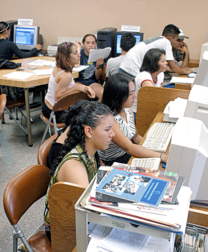 Estudiantes Matriculando