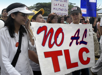 Mujeres participando en marcha