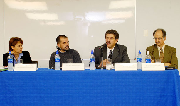 Autoridades en la presentación