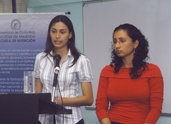 Alexandra Barboza e Iriana Juárez presentando