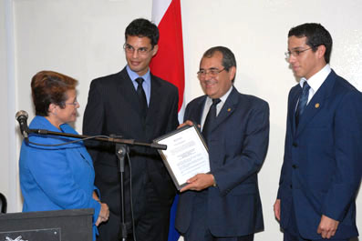 Yamileth González, Dr. Luis Diego Calzada con título, José Ernesto Sánchez y José Andrés Chavarría