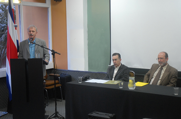 Dr. Werner Mackenbach exponiendo