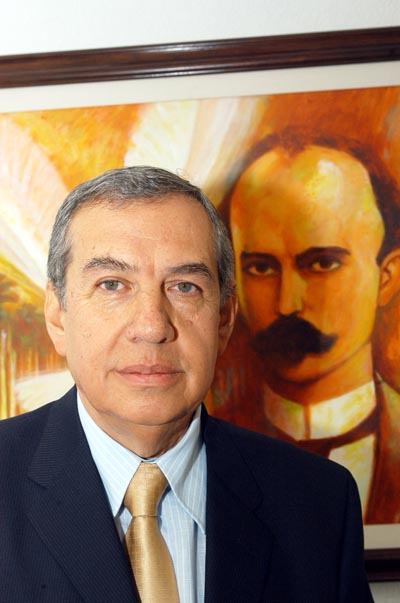 Dr. Adalberto Santana Hernández