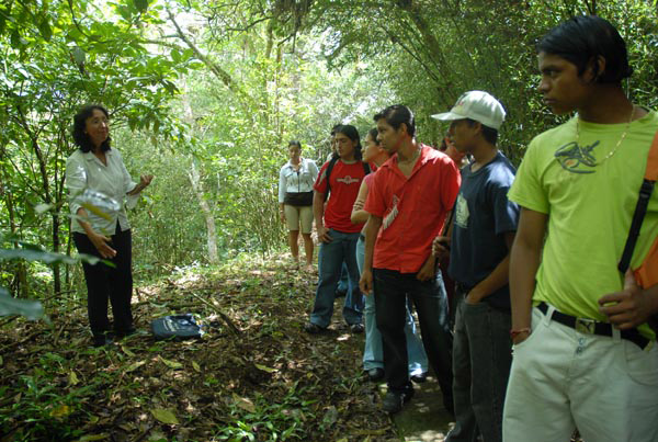 Charla en sendero