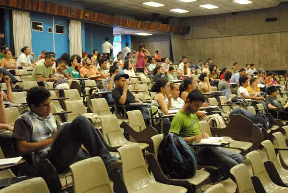 Estudiantes en auditorio