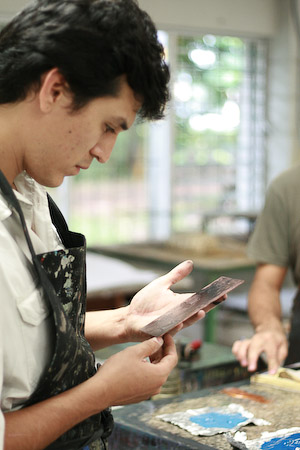 Diego Gutiérrez en el Taller de Grabado