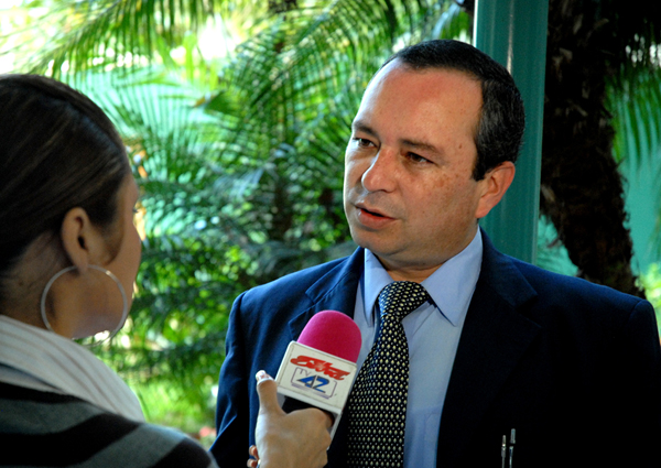 M.Sc. Johnny Madrigal Pana siendo entrevistado