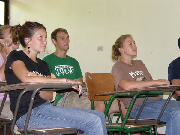 Estudiantes extranjeros en clase