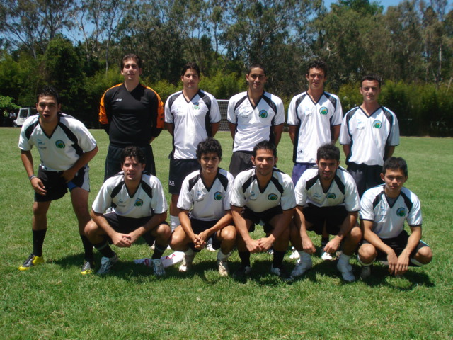 Equipo de fútbol posando