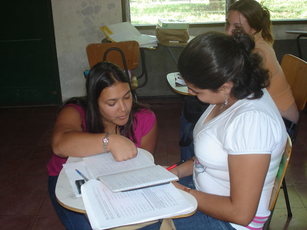 Estudiantes en centro de matemática