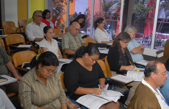 Asistentes a curso en clase