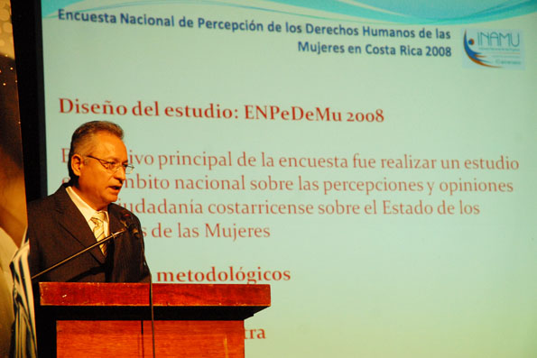 Dr. Jorge Poltronieri exponiendo