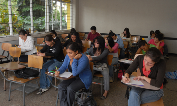 Estudiantes en clase