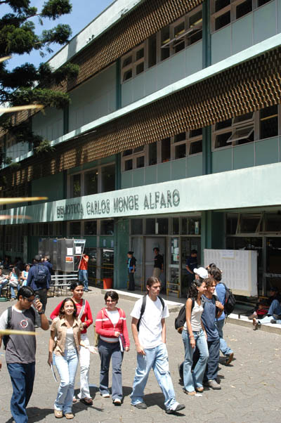 Edificio Biblioteca Carlos Monge Alfaro