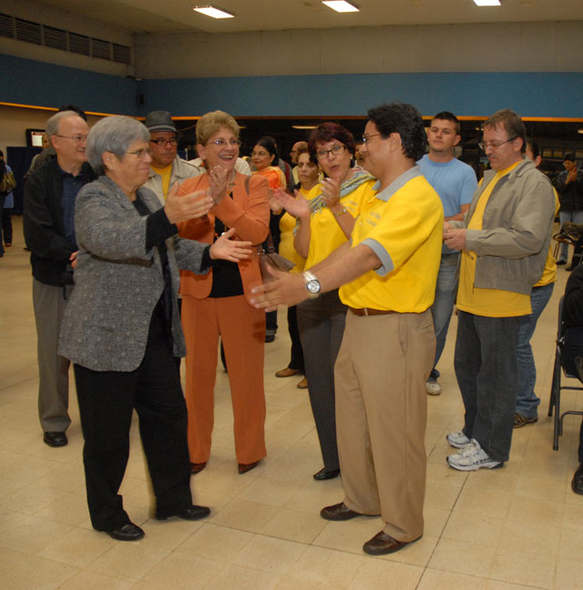 Alicia Gurdián felicita a Ángel Ocampo