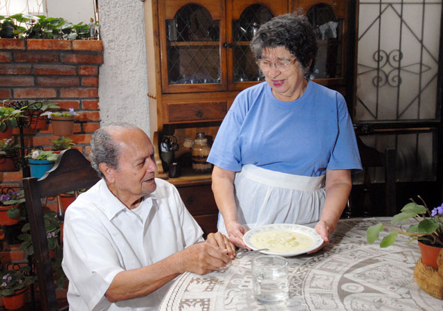 Pareja de adultos mayores