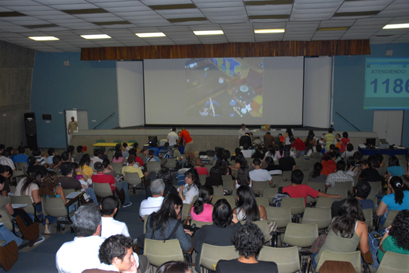 Estudiantes en auditorio