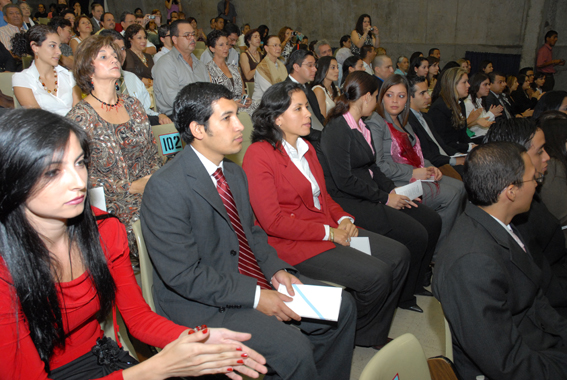 Graduandos en auditorio