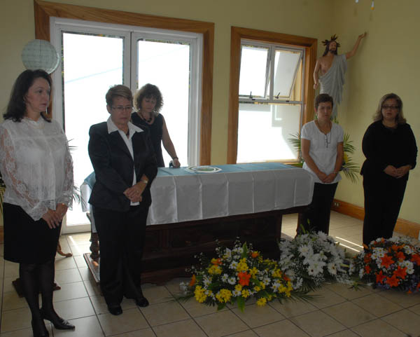 Guardia de honor realizada por autoridades de la UCR