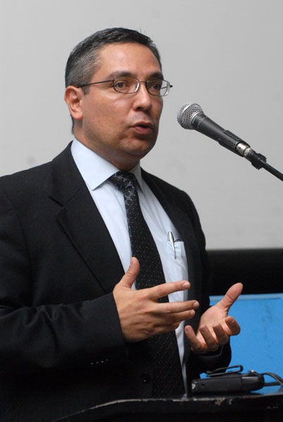 Dr. Ivo Hernández