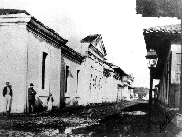 Fachada de la Universidad de Santo Tomás