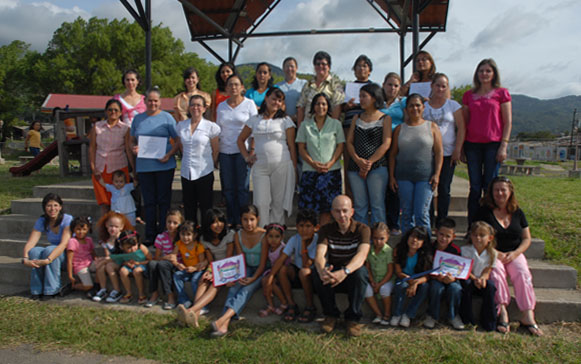 Graduación de 20 mujeres madres