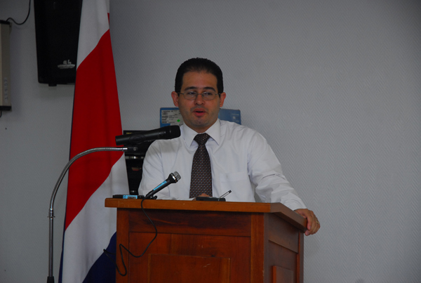 Dr. Gustavo Acuña