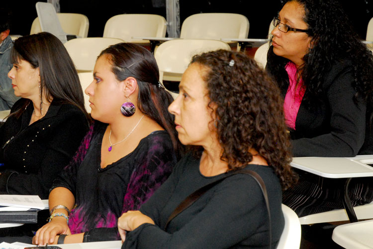 Público mesa redonda educación