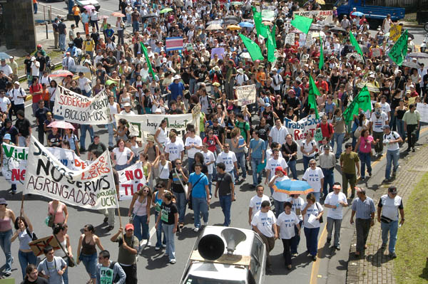 Marcha No al TLC