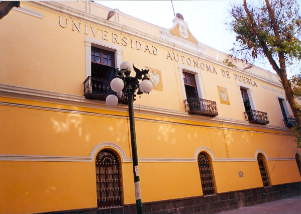 Fachada edificio rectoría