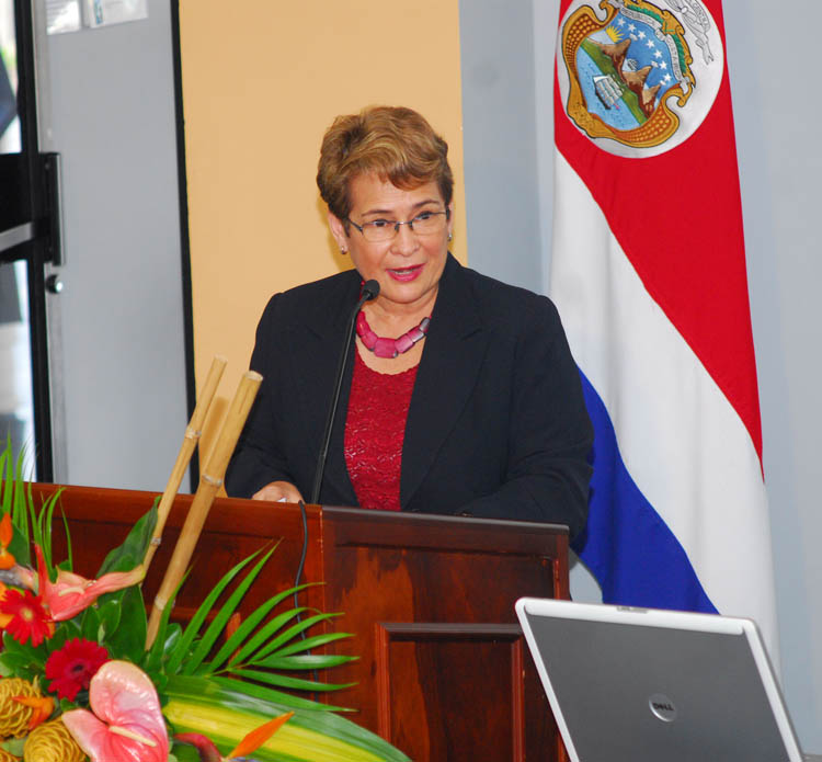 Yamileth González doctorado