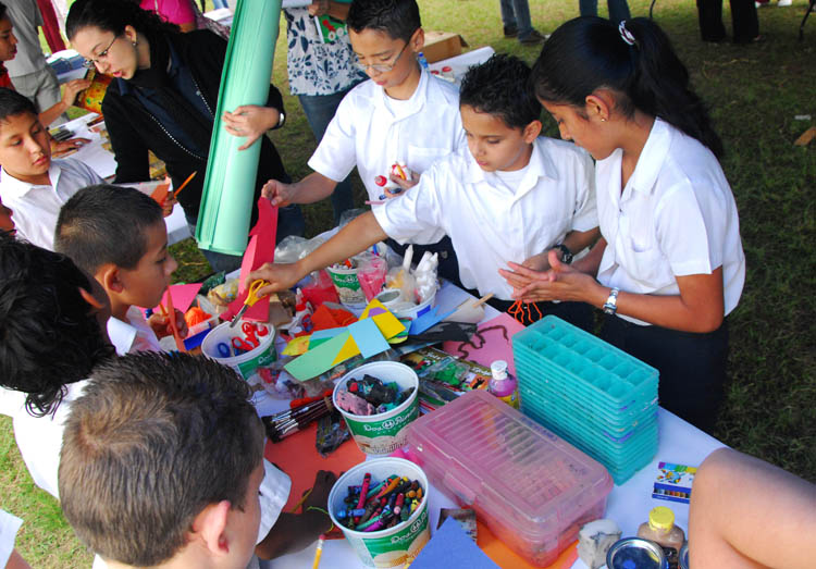 Niños en taller de arte