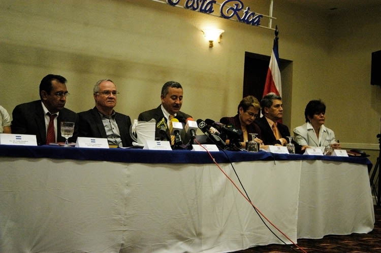 Rectores en conferencia prensa