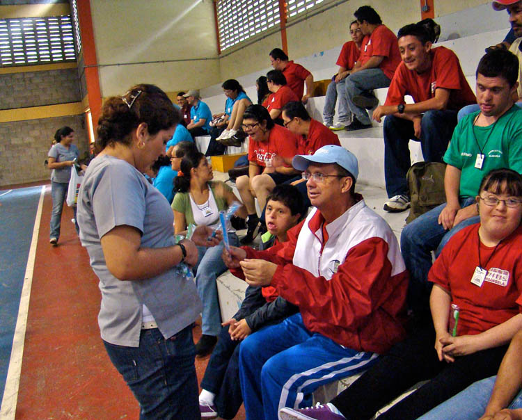 Entrega de cepillos de dientes