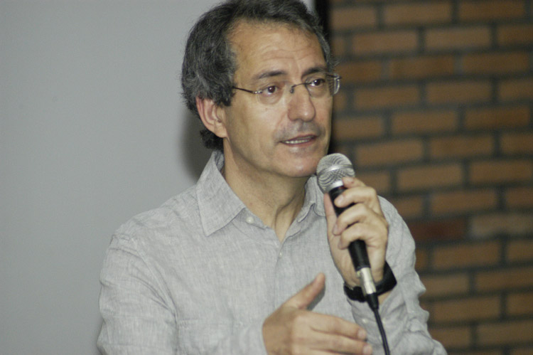 Dr. Fernando Broncano