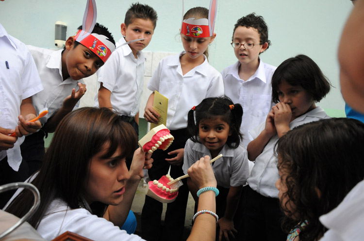 Niños y niñas Escuela Centro América