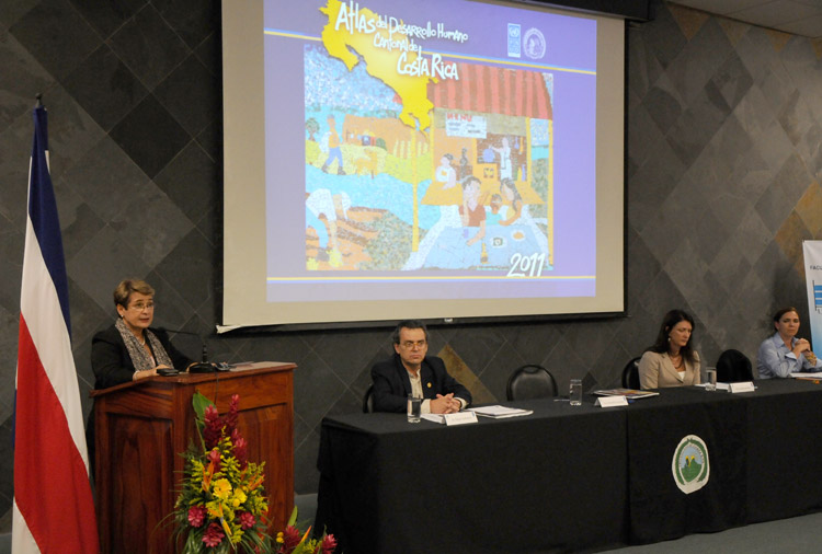 Presentación en el auditorio de Ciencias Económicas