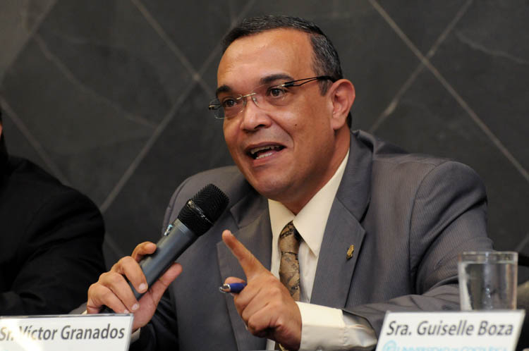 Víctor E. Granados